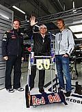 Humor hat er, Bernie Ecclestone feiert seinen 80. Geburtstag. Von Sebastian Vettel bekam der Brite einen Red-Bull-Formel-1-Rollator. Foto: RB/Auto-Reporter.NET